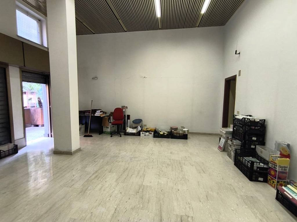 negozio in vendita a Roma in zona Torrino
