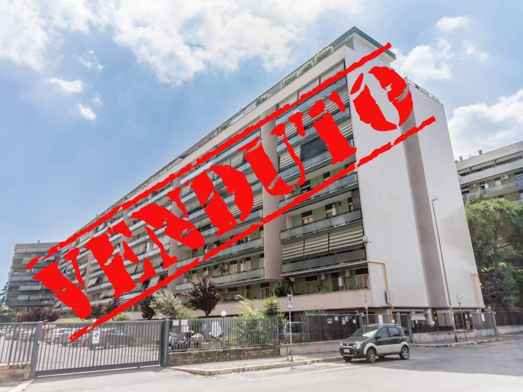 ufficio in vendita a Roma in zona Cinecittà