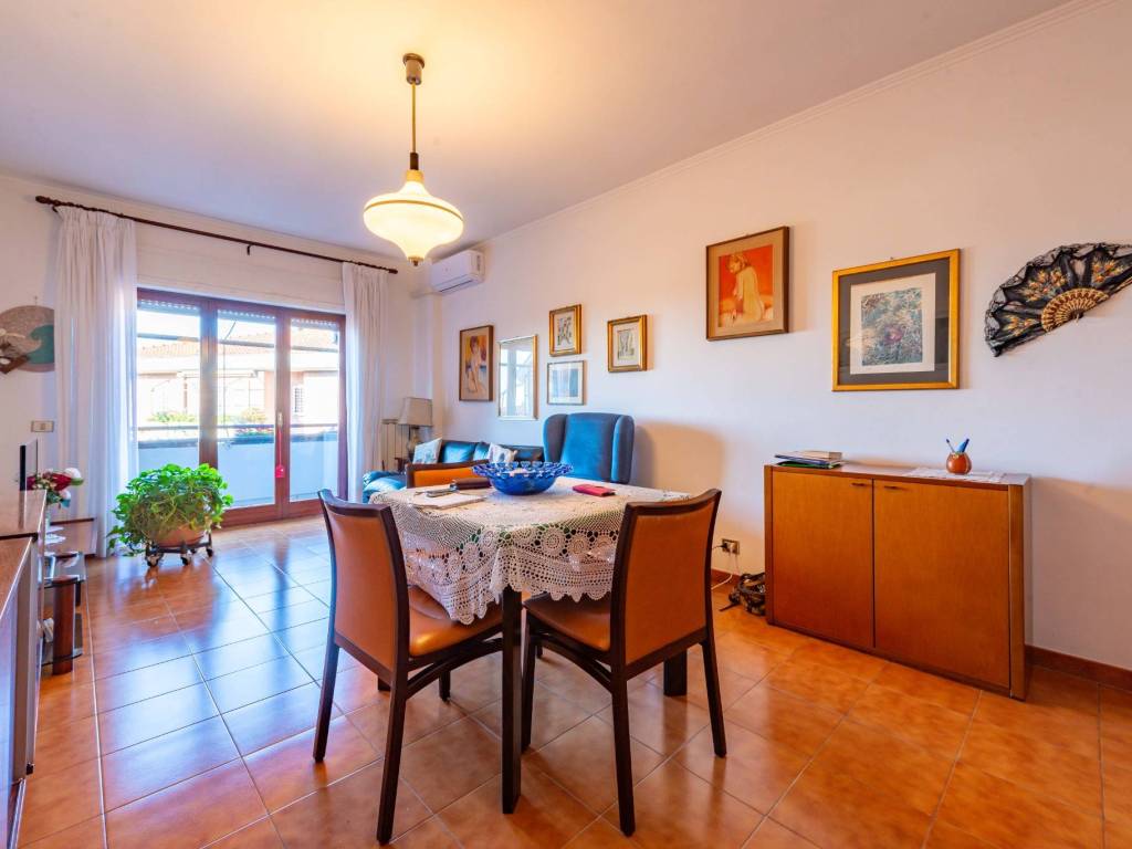appartamento in vendita a Roma in zona Tor de' Cenci