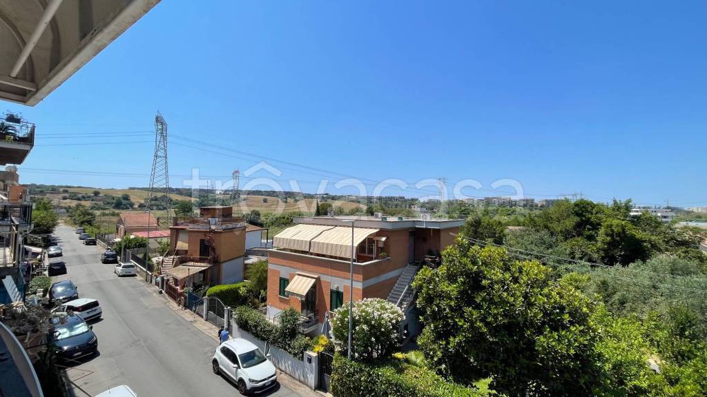 appartamento in vendita a Roma in zona Vitinia