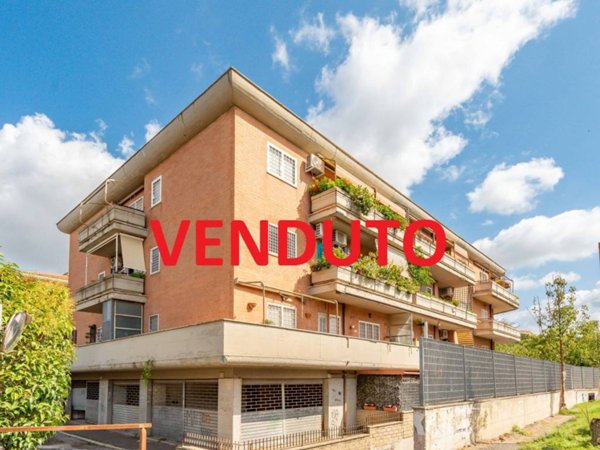 appartamento in vendita a Roma in zona Mezzocammino