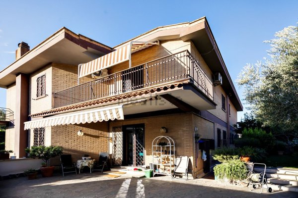 casa indipendente in vendita a Roma