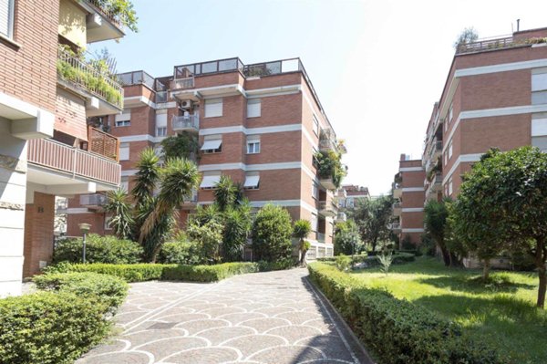 appartamento in vendita a Roma in zona Ardeatino