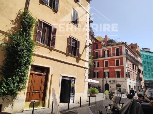 appartamento in vendita a Roma in zona Rione Monti/Campitelli