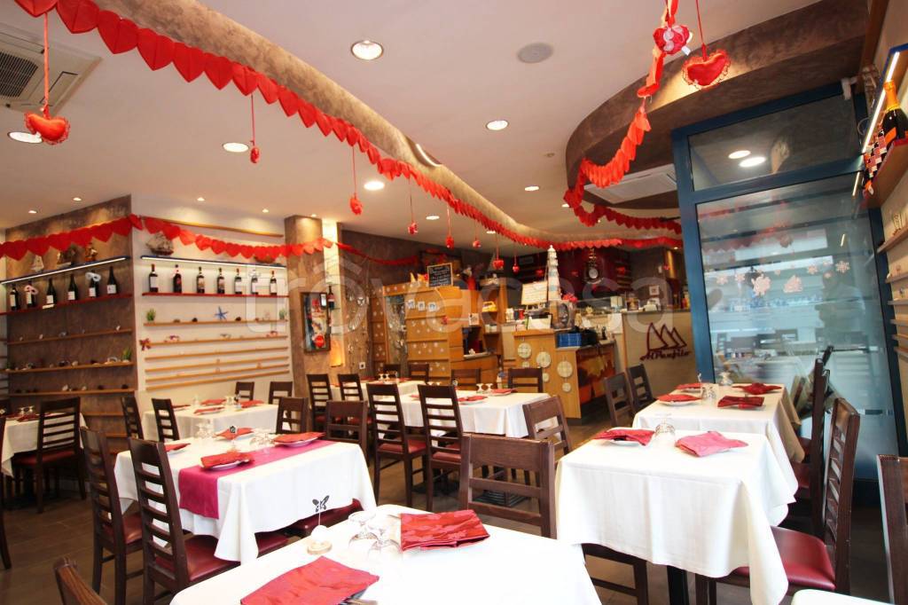 negozio in vendita a Roma in zona Ostia