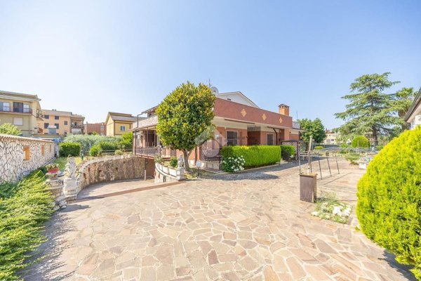 casa indipendente in vendita a Roma in zona Lunghezza