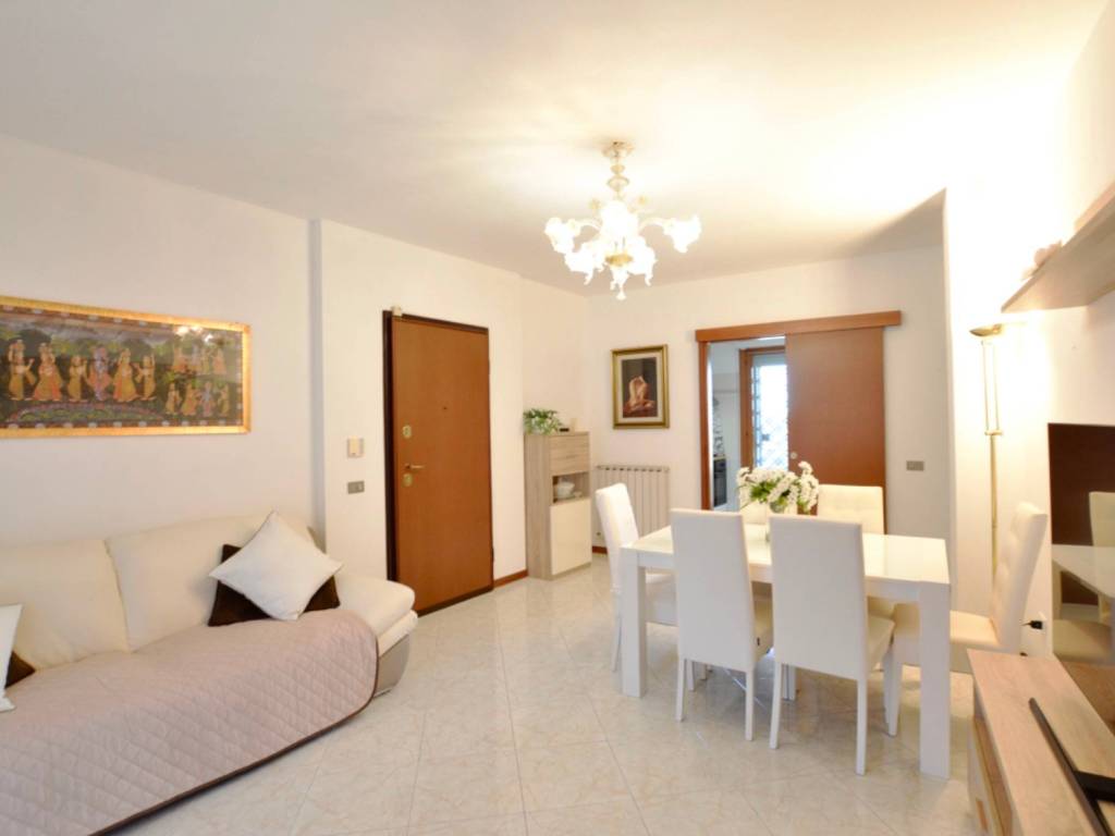 appartamento in vendita a Roma in zona Acilia