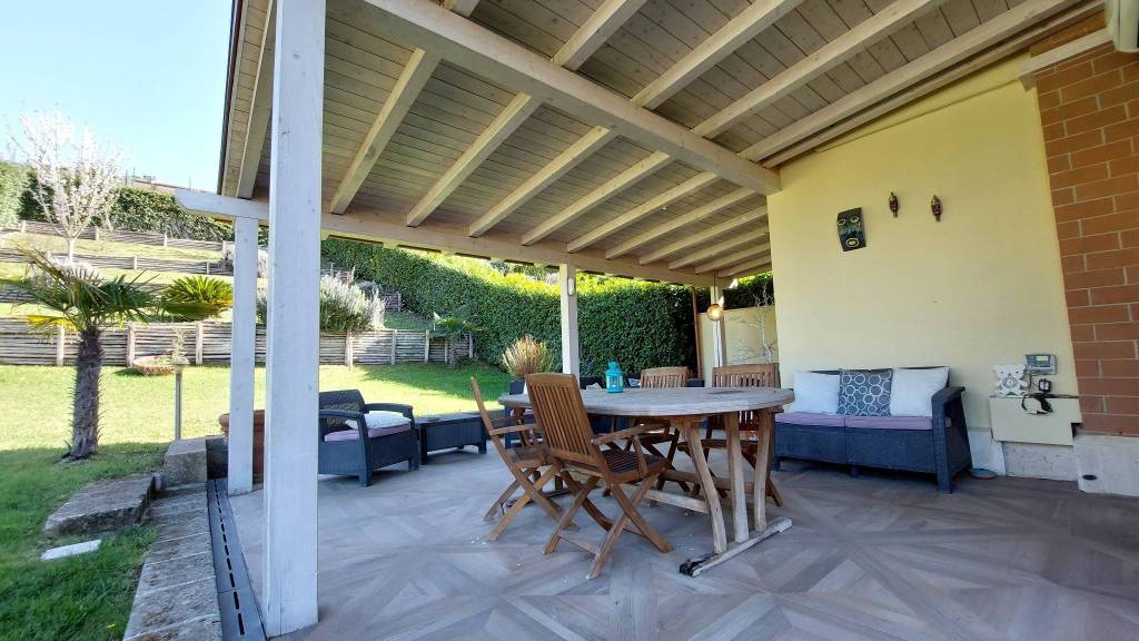 casa indipendente in vendita a Roma in zona Mezzocammino