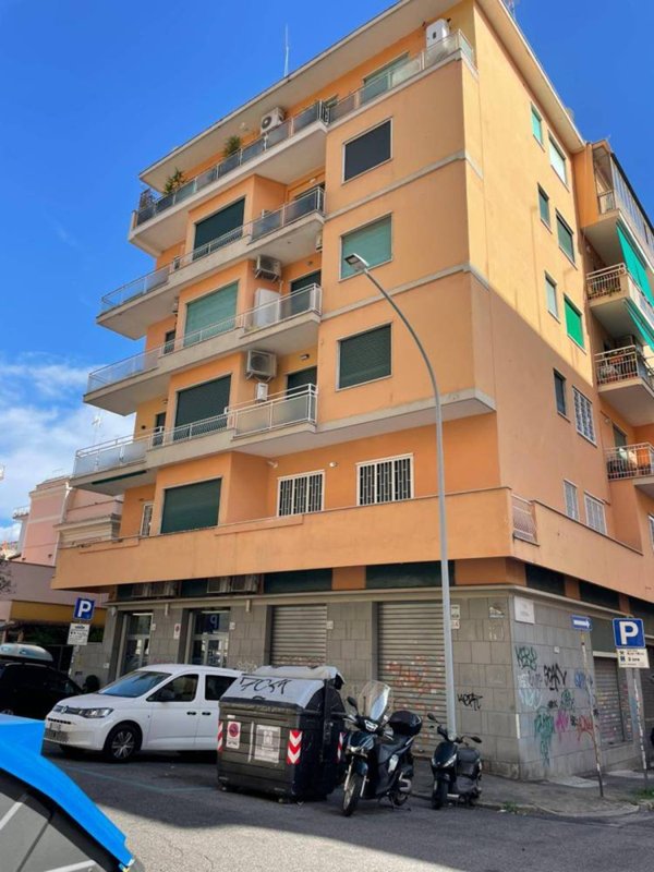appartamento in vendita a Roma in zona Tuscolano