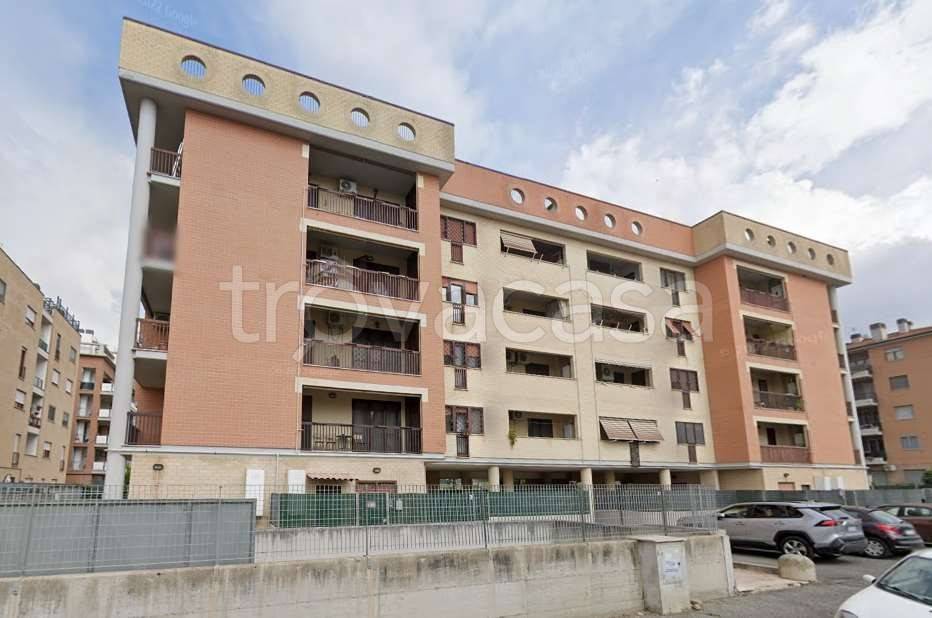 appartamento in vendita a Roma in zona Castelverde