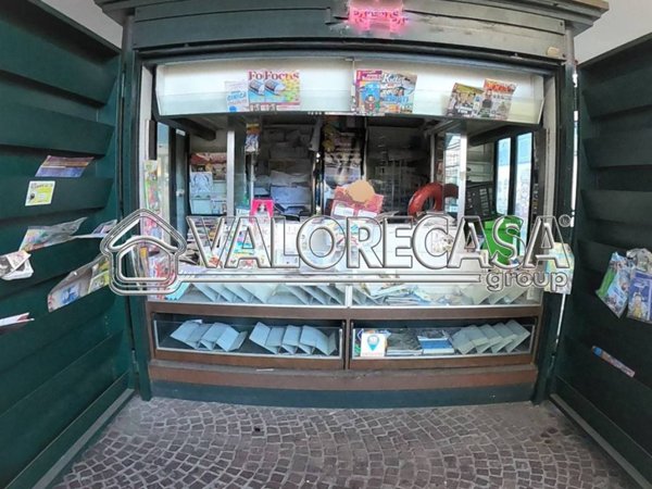 negozio in vendita a Roma in zona Torre Angela