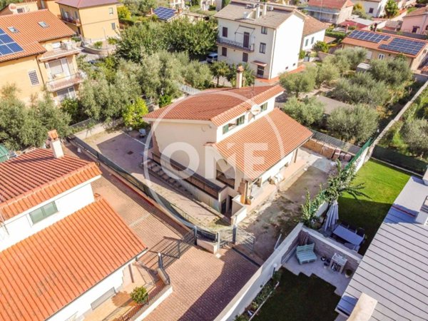 casa indipendente in vendita a Roma in zona Castelverde