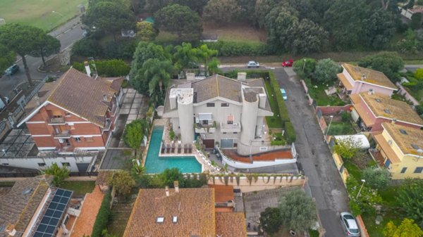 casa indipendente in vendita a Roma in zona Infernetto