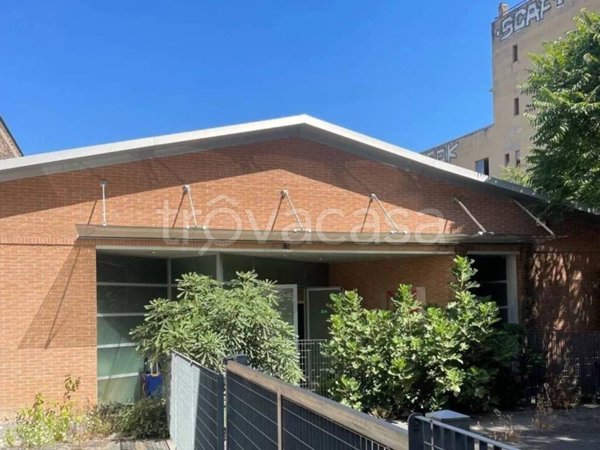 ufficio in vendita a Roma in zona Tuscolano