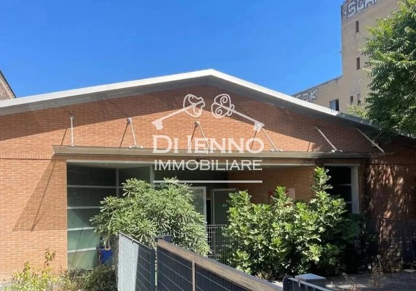 ufficio in vendita a Roma in zona Tuscolano