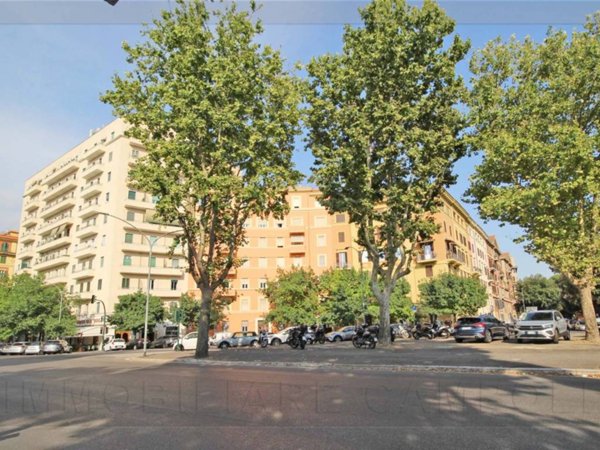 appartamento in vendita a Roma in zona Ostiense
