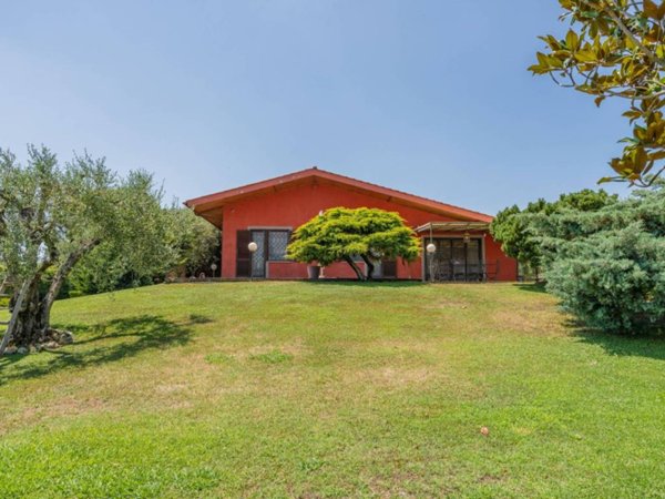 casa indipendente in vendita a Roma in zona Valle Muricana