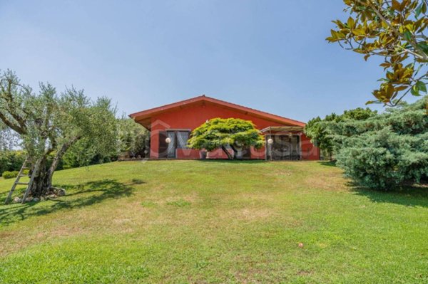 casa indipendente in vendita a Roma in zona Valle Muricana