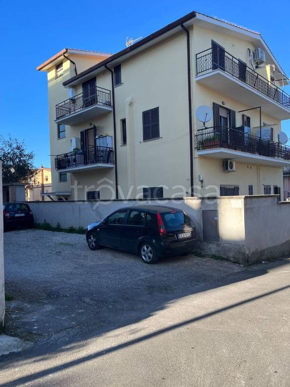 appartamento in vendita a Roma in zona Valle Muricana