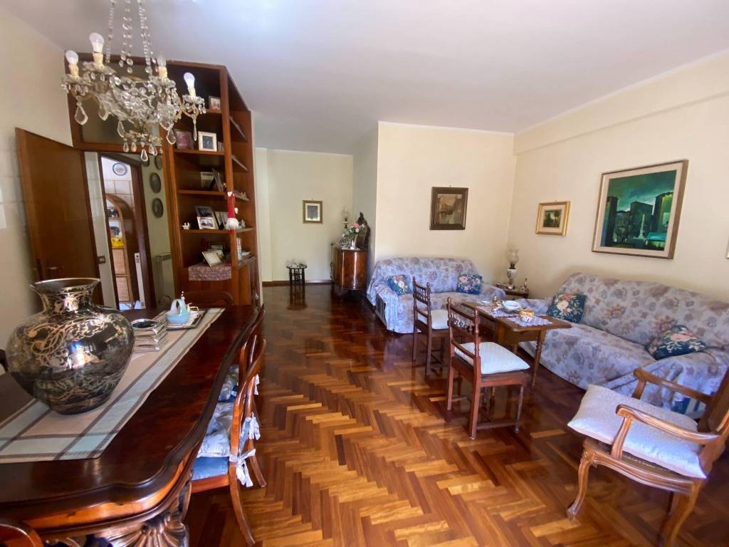appartamento in vendita a Roma in zona EUR