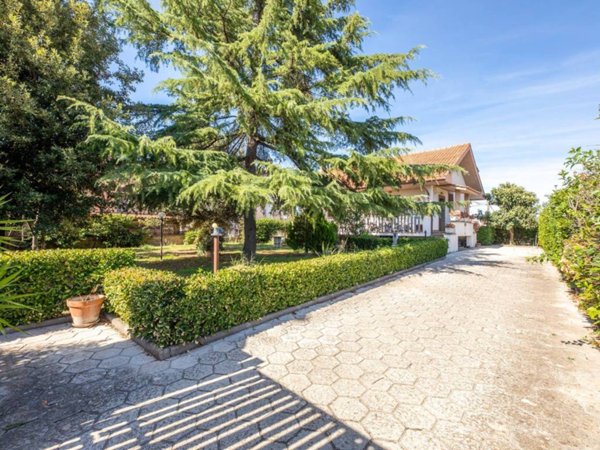 casa indipendente in vendita a Roma in zona Finocchio