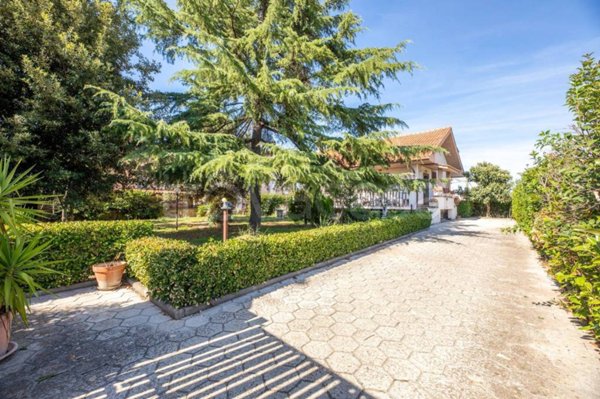 casa indipendente in vendita a Roma in zona Finocchio