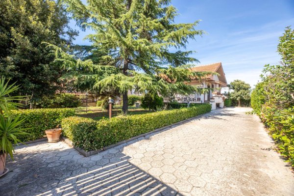 casa indipendente in vendita a Roma in zona Finocchio