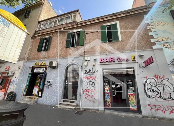 appartamento in vendita a Roma in zona Tuscolano