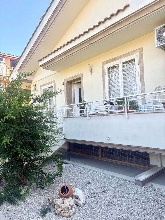 casa indipendente in vendita a Roma in zona Ottavia