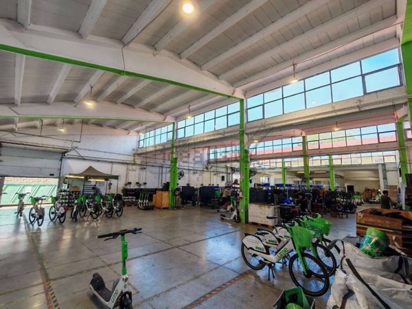 capannone in vendita a Roma in zona San Basilio