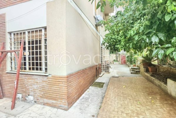 appartamento in vendita a Roma in zona Tomba di Nerone