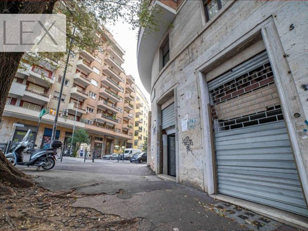 negozio in vendita a Roma in zona Salario