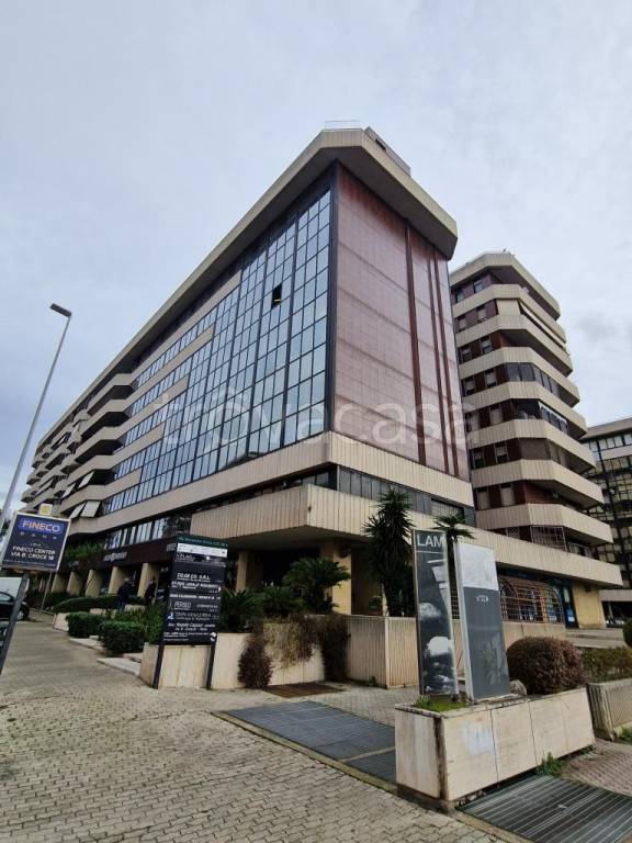 ufficio in vendita a Roma in zona Ardeatino