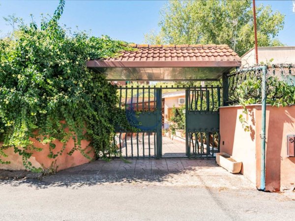 casa indipendente in vendita a Roma in zona Acilia