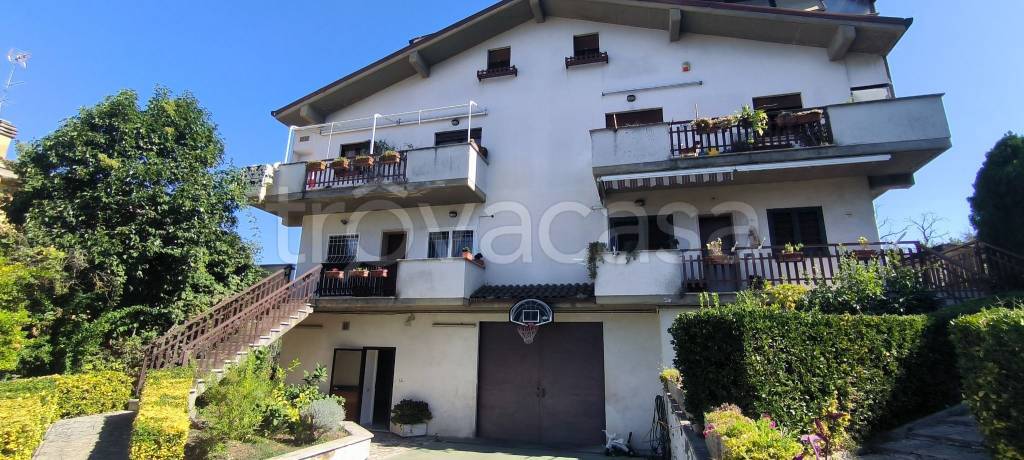 appartamento in vendita a Roma in zona Selva Candida