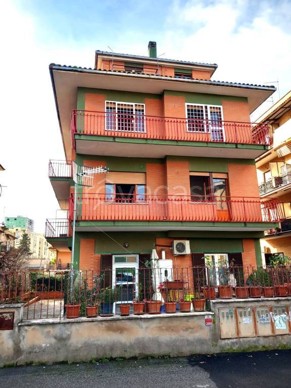 appartamento in vendita a Roma in zona Tor Bella Monaca