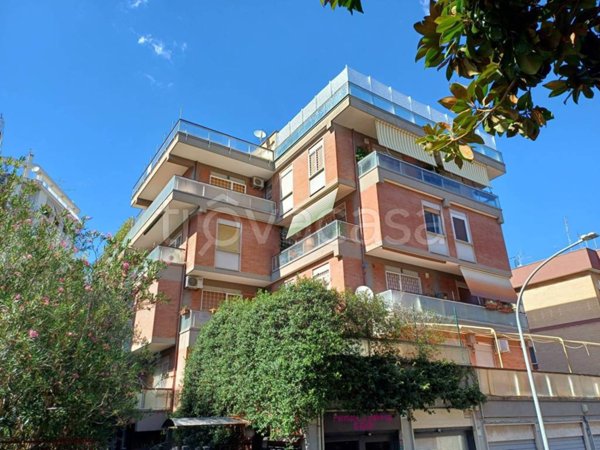 appartamento in vendita a Roma in zona Giuliano Dalmata