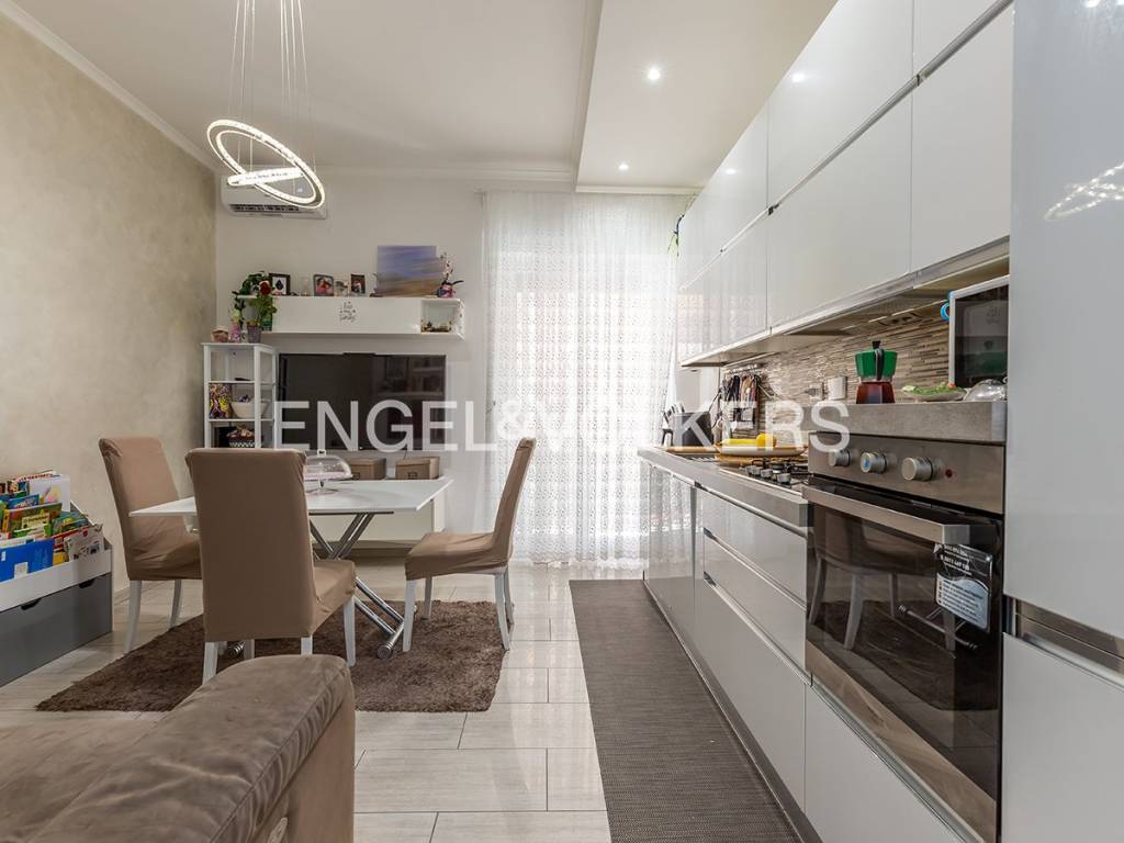 appartamento in vendita a Roma in zona Appio Latino