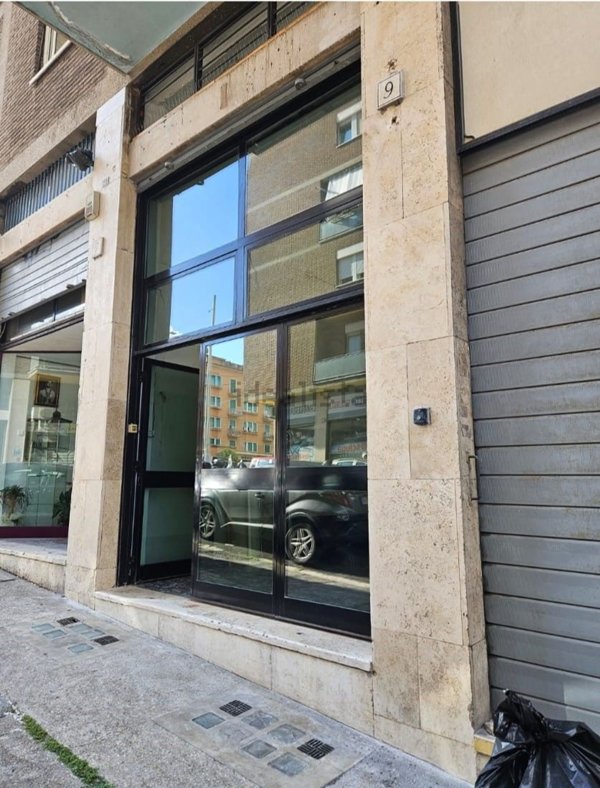 ufficio in vendita a Roma in zona Portuense