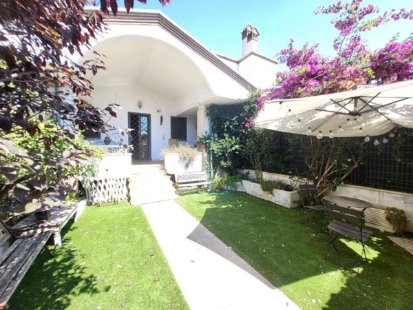 casa indipendente in vendita a Roma in zona Axa