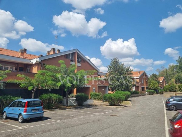 appartamento in vendita a Roma in zona Valle Muricana