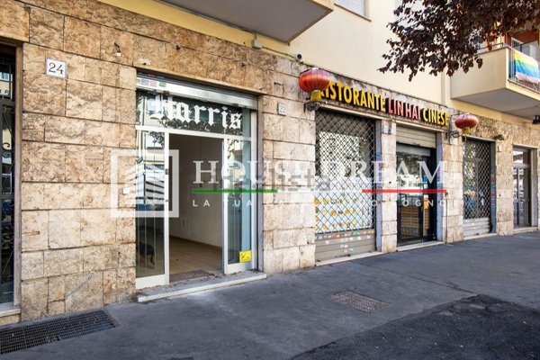 locale commerciale in vendita a Roma in zona Portuense