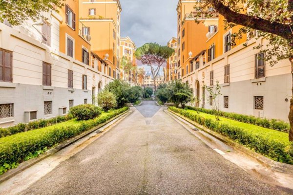 appartamento in vendita a Roma in zona Tuscolano