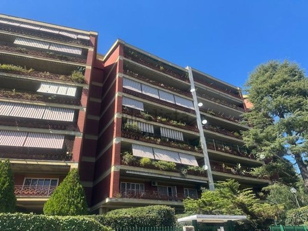 appartamento in vendita a Roma in zona Tomba di Nerone