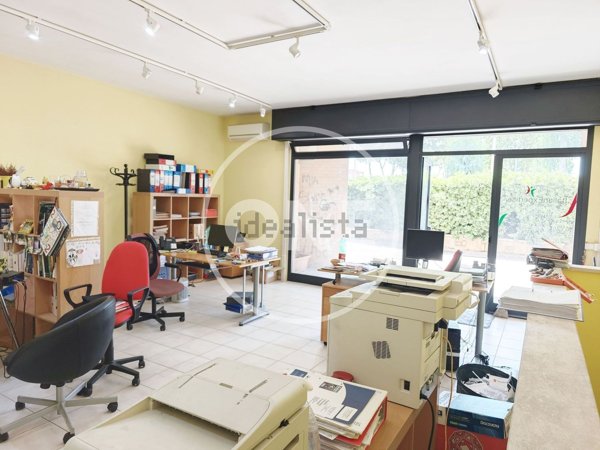 locale commerciale in vendita a Roma in zona Ponte Mammolo