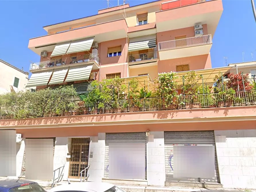 negozio in vendita a Roma in zona Prenestino-Centocelle