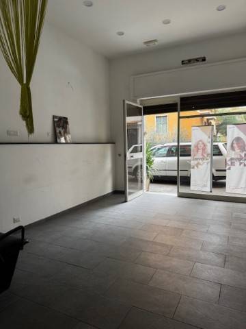 negozio in vendita a Roma in zona Prenestino-Centocelle