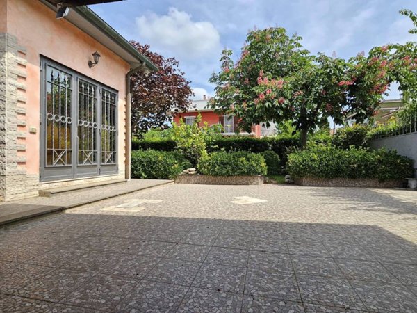 casa indipendente in vendita a Roma in zona Acilia