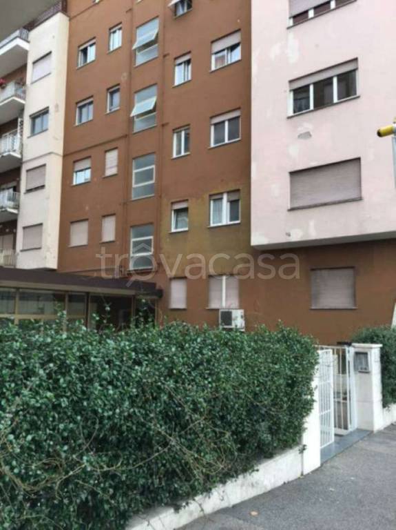 appartamento in vendita a Roma in zona Ardeatino
