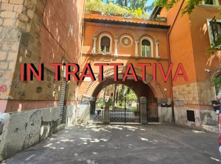 appartamento in vendita a Roma in zona Ostiense